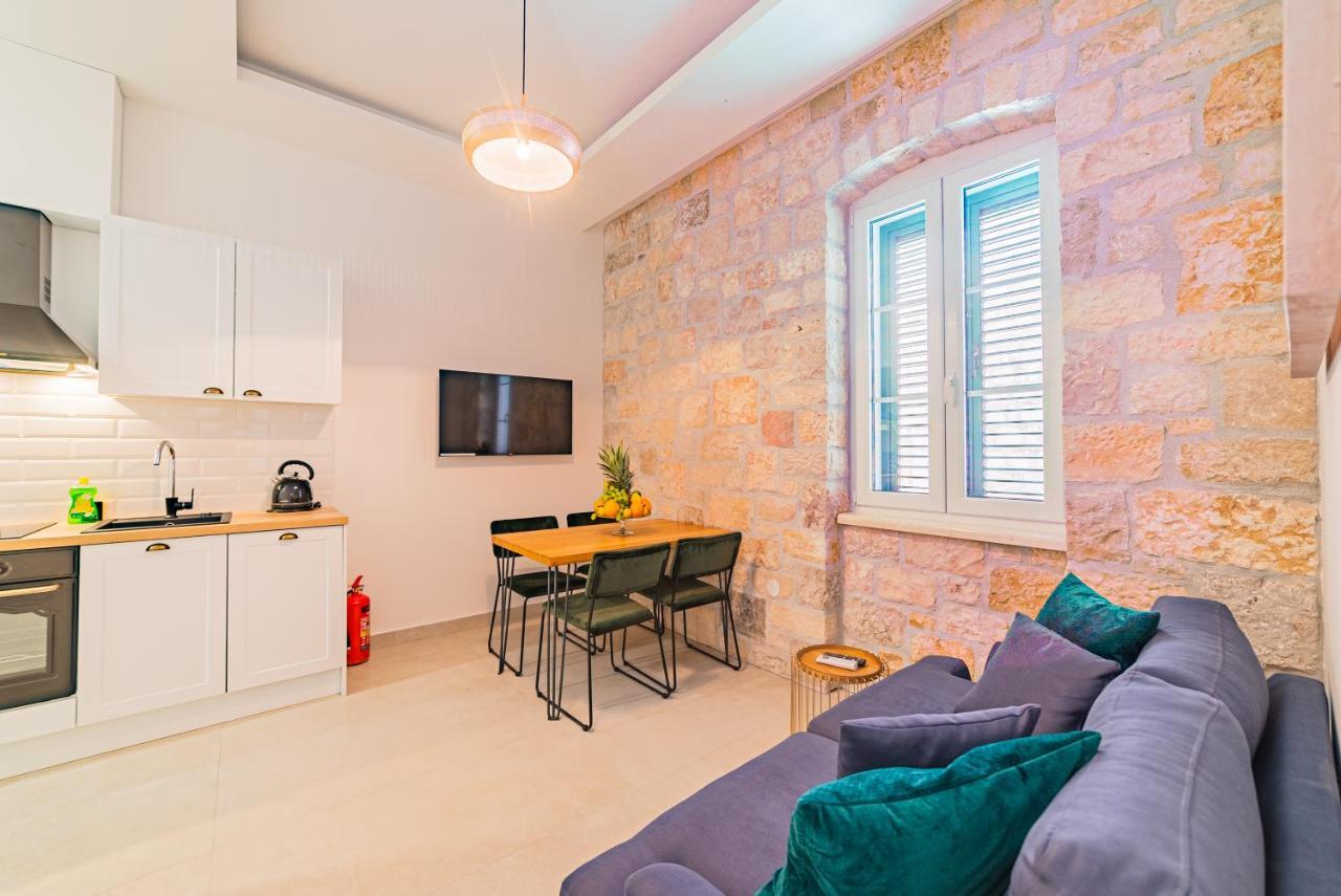 Apartman Lena Centar Bol Exterior foto