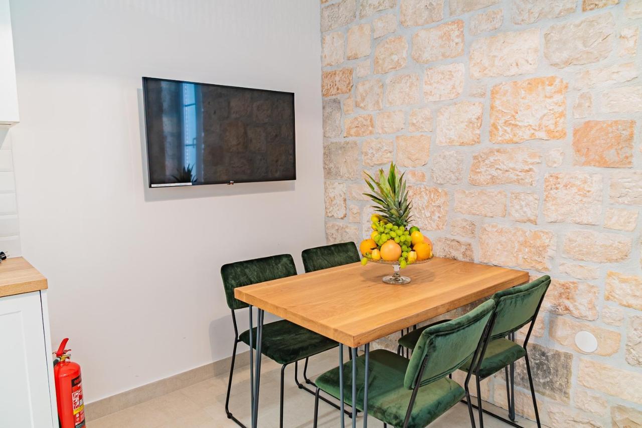 Apartman Lena Centar Bol Exterior foto